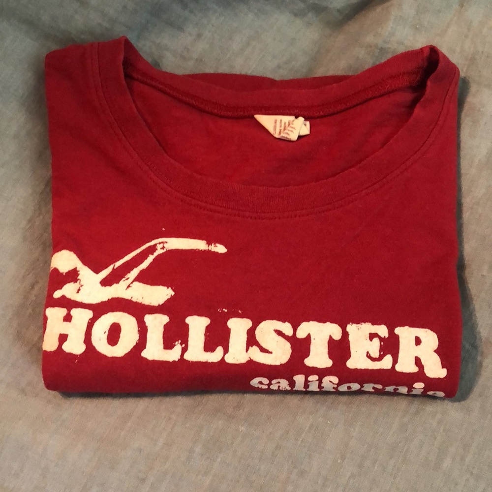 Hollister | Classic red t-shirt with logo